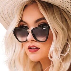 QUAY Reina Mini 125 Cat‑Eye Womens Sunglasses Black Gold UV400 Lenses Retro Chic